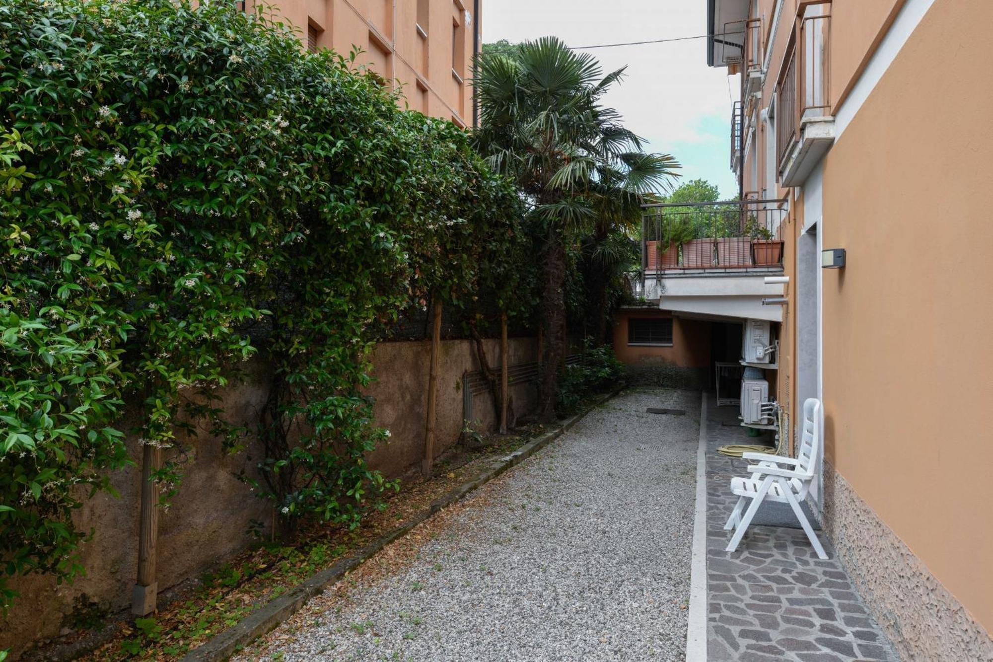 Garden Apartment Бардолино Екстериор снимка