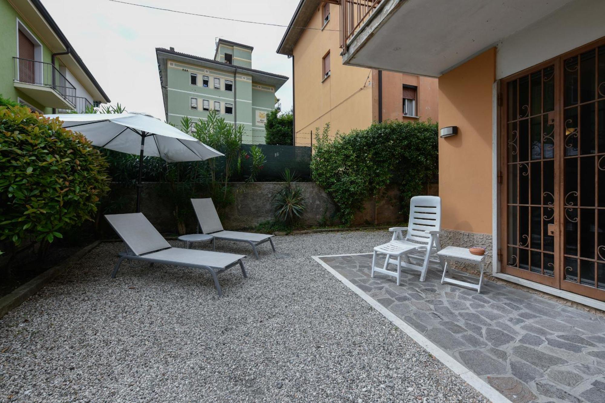 Garden Apartment Бардолино Екстериор снимка